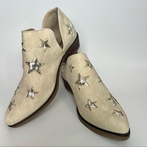 Super cute Cream silver star detail Austin booties boots by Seven7 sz 8